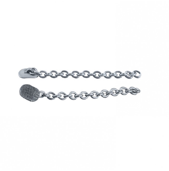 Guziczek prostokątny srebrny z łańcuszkiem