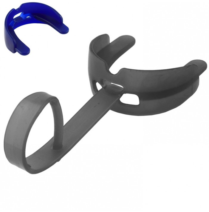 Ultima mouth guard with strap silver